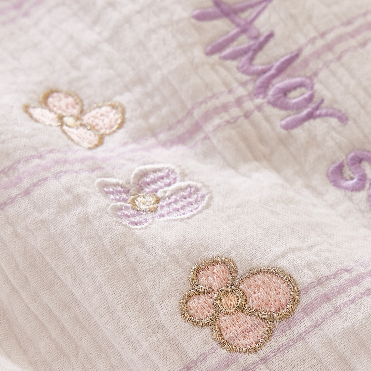 91家纺网 家纺一手货源 找家纺 沐珩家纺 2026新款40s双层皱皱纱绣花夏被泡芙纱系列 皱皱纱-紫雾奶芙