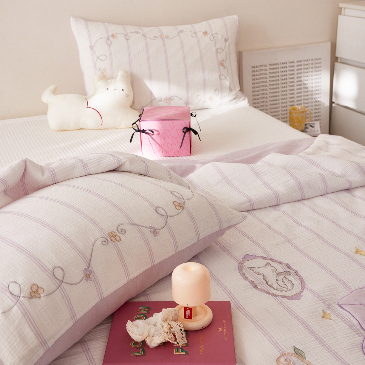 91家纺网 家纺一手货源 找家纺 沐珩家纺 2026新款40s双层皱皱纱绣花夏被泡芙纱系列 皱皱纱-紫雾奶芙