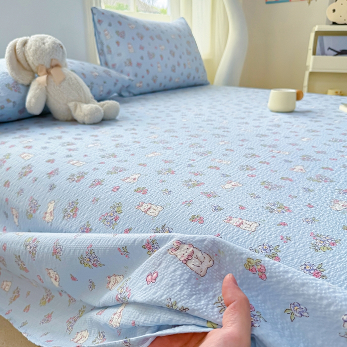 91家纺网 家纺一手货源 找家纺 梵朴 2026新款A类泡芙纱云感邹邹纱双层纱单床单 花丛小兔