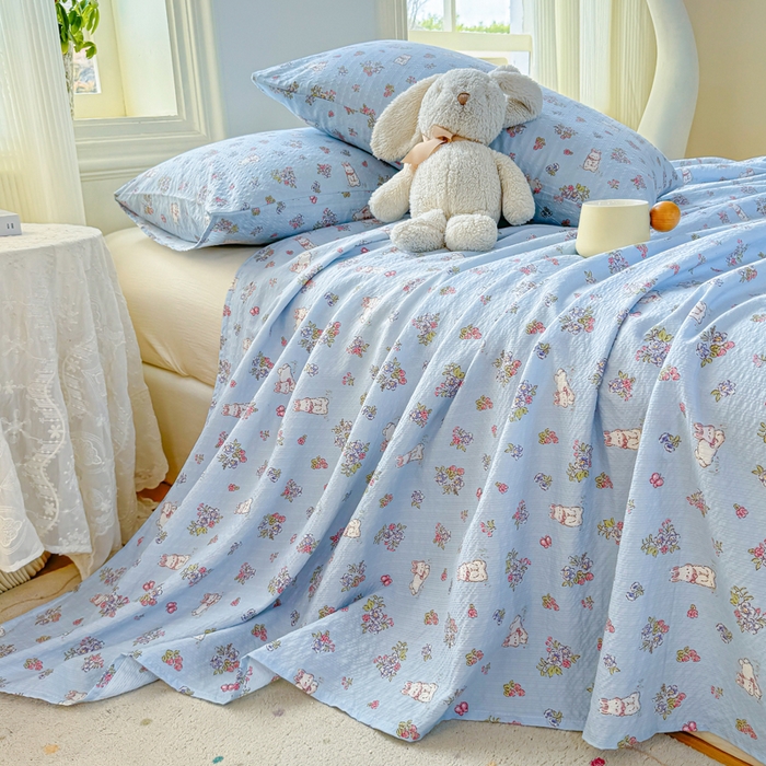 91家纺网 家纺一手货源 找家纺 梵朴 2026新款A类泡芙纱云感邹邹纱双层纱单床单 花丛小兔