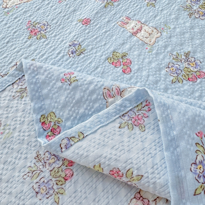 91家纺网 家纺一手货源 找家纺 梵朴 2026新款A类泡芙纱云感邹邹纱双层纱单床单 花丛小兔