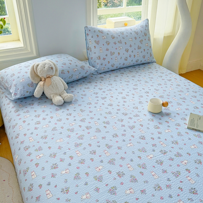 91家纺网 家纺一手货源 找家纺 梵朴 2026新款A类泡芙纱云感邹邹纱双层纱单床单 花丛小兔