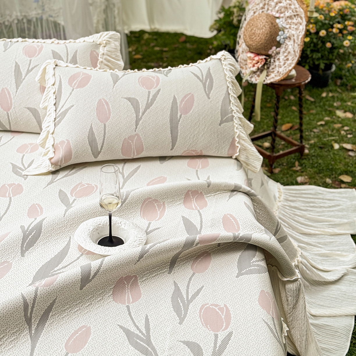 91家纺网 家纺一手货源 找家纺 乐朵家居 2026新款 奶芙 郁金香 弧度款 凉豆豆 凉席三件套-粉