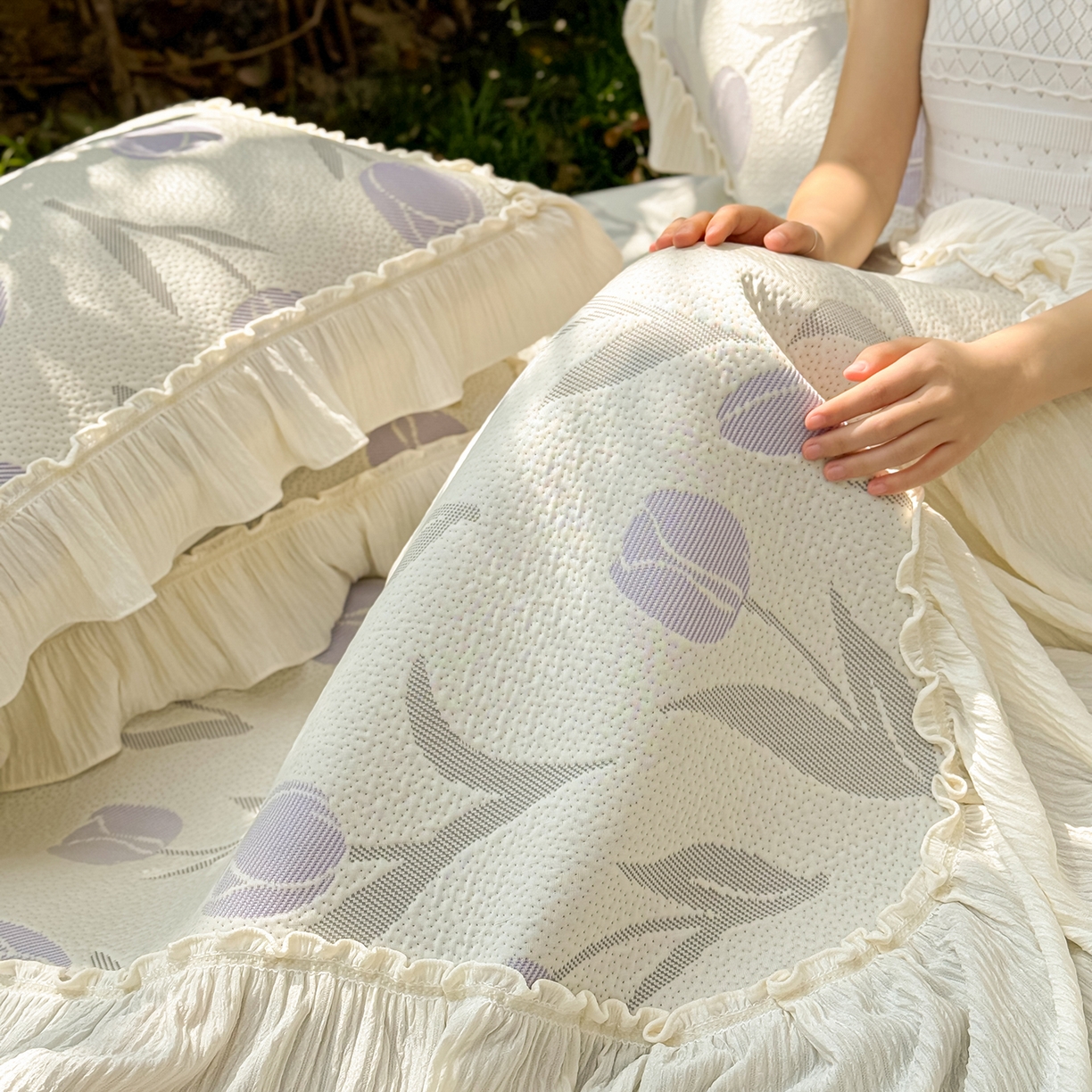 91家纺网 家纺一手货源 找家纺 乐朵家居 2026新款 奶芙 郁金香 弧度款 凉豆豆 凉席三件套-紫