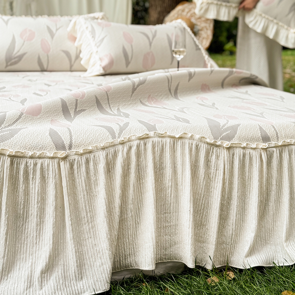 91家纺网 家纺一手货源 找家纺 乐朵家居 2026新款 奶芙 郁金香 弧度款 凉豆豆 凉席三件套-粉