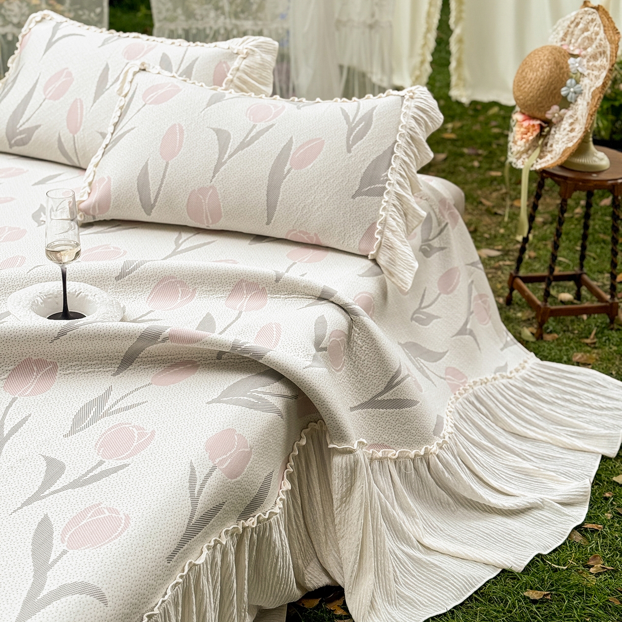 91家纺网 家纺一手货源 找家纺 乐朵家居 2026新款 奶芙 郁金香 弧度款 凉豆豆 凉席三件套-粉