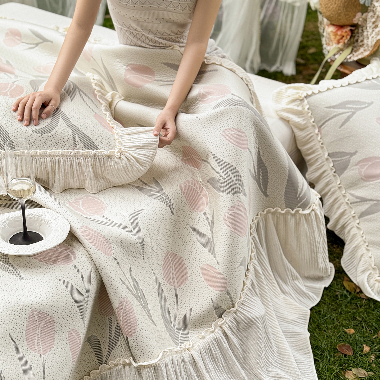 91家纺网 家纺一手货源 找家纺 乐朵家居 2026新款 奶芙 郁金香 弧度款 凉豆豆 凉席三件套-粉