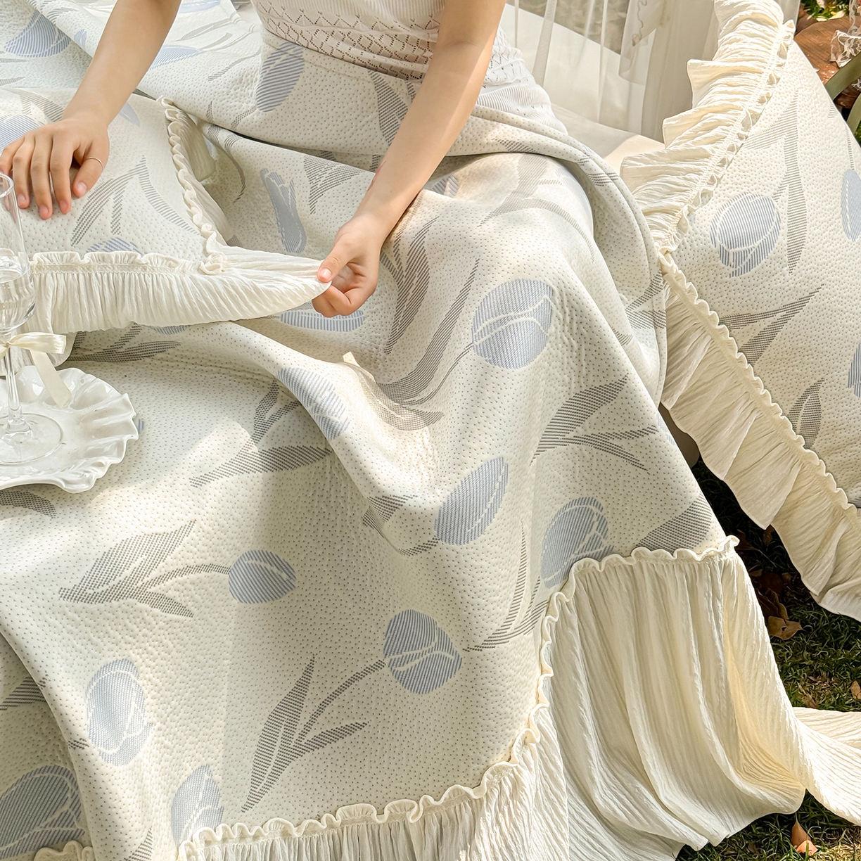 91家纺网 家纺一手货源 找家纺 乐朵家居 2026新款 奶芙 郁金香 弧度款 凉豆豆 凉席三件套 -蓝