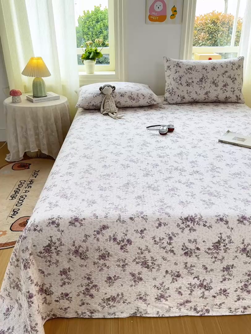 91家纺网 家纺一手货源 找家纺 梵朴 2026新款A类泡芙纱云感邹邹纱双层纱单床单 花季紫