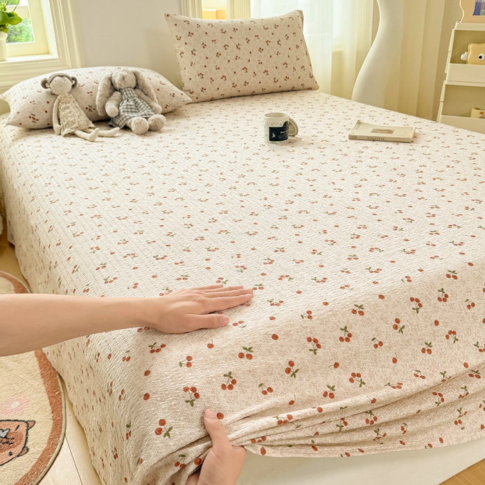 91家纺网 家纺一手货源 找家纺 梵朴 2026新款A类泡芙纱云感邹邹纱双层纱单床单 酒渍樱桃