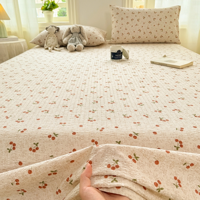 91家纺网 家纺一手货源 找家纺 梵朴 2026新款A类泡芙纱云感邹邹纱双层纱单床单 酒渍樱桃