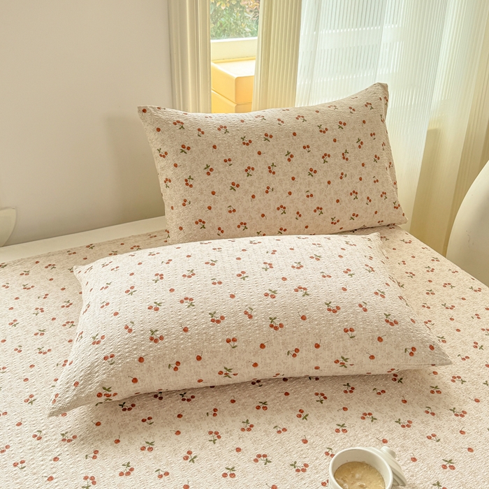 91家纺网 家纺一手货源 找家纺 梵朴 2026新款A类泡芙纱云感邹邹纱双层纱单床单 酒渍樱桃