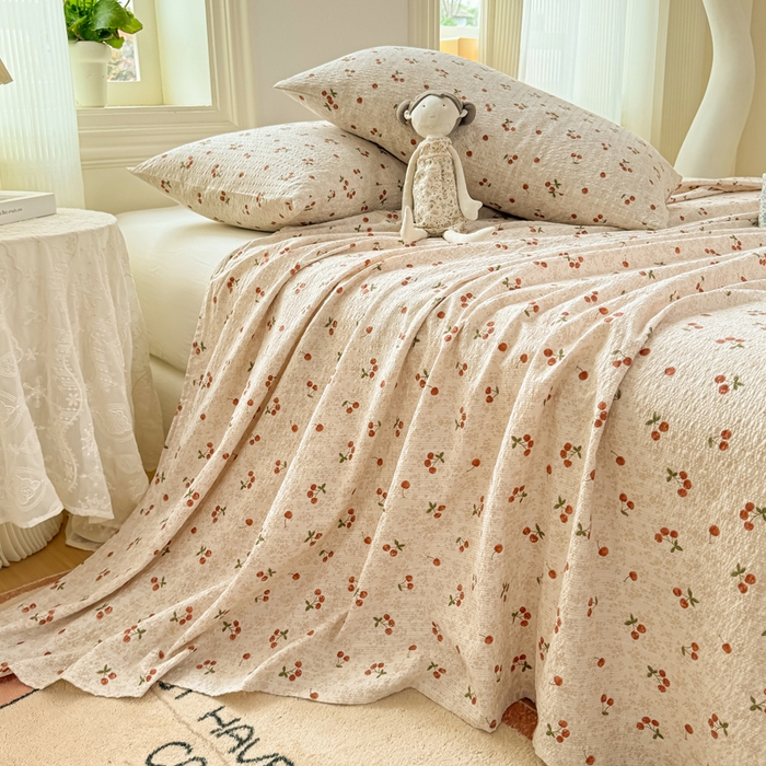 91家纺网 家纺一手货源 找家纺 梵朴 2026新款A类泡芙纱云感邹邹纱双层纱单床单 酒渍樱桃