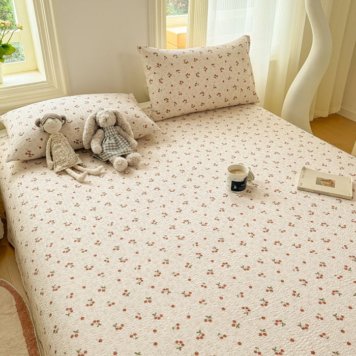 91家纺网 家纺一手货源 找家纺 梵朴 2026新款A类泡芙纱云感邹邹纱双层纱单床单 酒渍樱桃