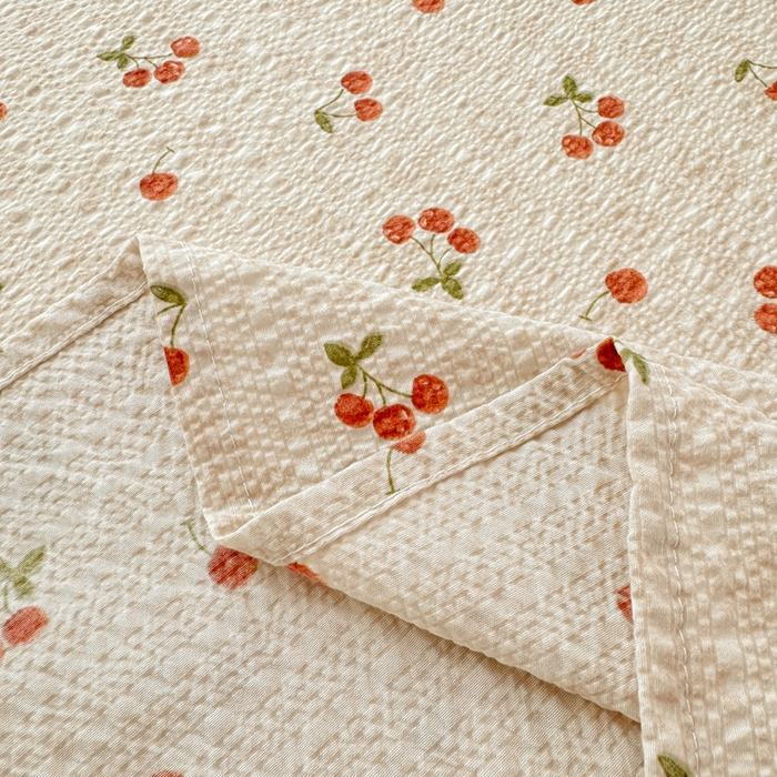 91家纺网 家纺一手货源 找家纺 梵朴 2026新款A类泡芙纱云感邹邹纱双层纱单床单 酒渍樱桃