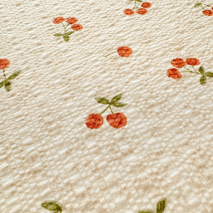 91家纺网 家纺一手货源 找家纺 梵朴 2026新款A类泡芙纱云感邹邹纱双层纱单床单 酒渍樱桃