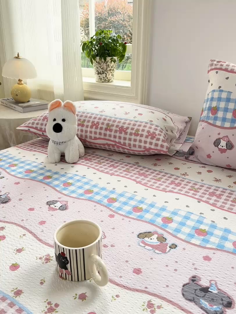 91家纺网 家纺一手货源 找家纺 梵朴 2026新款A类泡芙纱云感邹邹纱双层纱单床单 快乐小狗