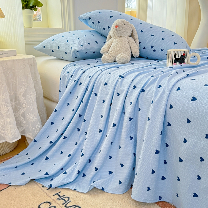91家纺网 家纺一手货源 找家纺 梵朴 2026新款A类泡芙纱云感邹邹纱双层纱单床单 蓝调爱心