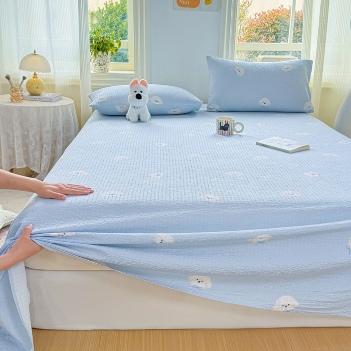 91家纺网 家纺一手货源 找家纺 梵朴 2026新款A类泡芙纱云感邹邹纱双层纱单床单 蓝色领结狗