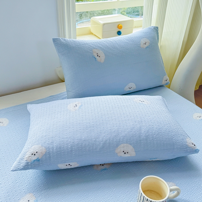 91家纺网 家纺一手货源 找家纺 梵朴 2026新款A类泡芙纱云感邹邹纱双层纱单床单 蓝色领结狗