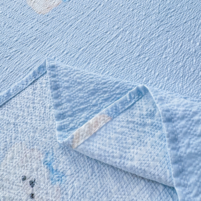 91家纺网 家纺一手货源 找家纺 梵朴 2026新款A类泡芙纱云感邹邹纱双层纱单床单 蓝色领结狗