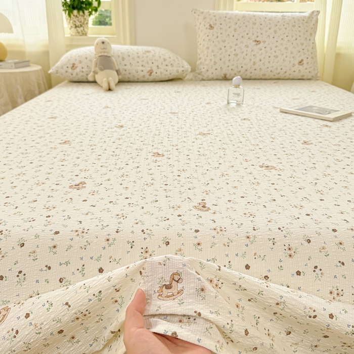 91家纺网 家纺一手货源 找家纺 梵朴 2026新款A类泡芙纱云感邹邹纱双层纱单床单 木马小花