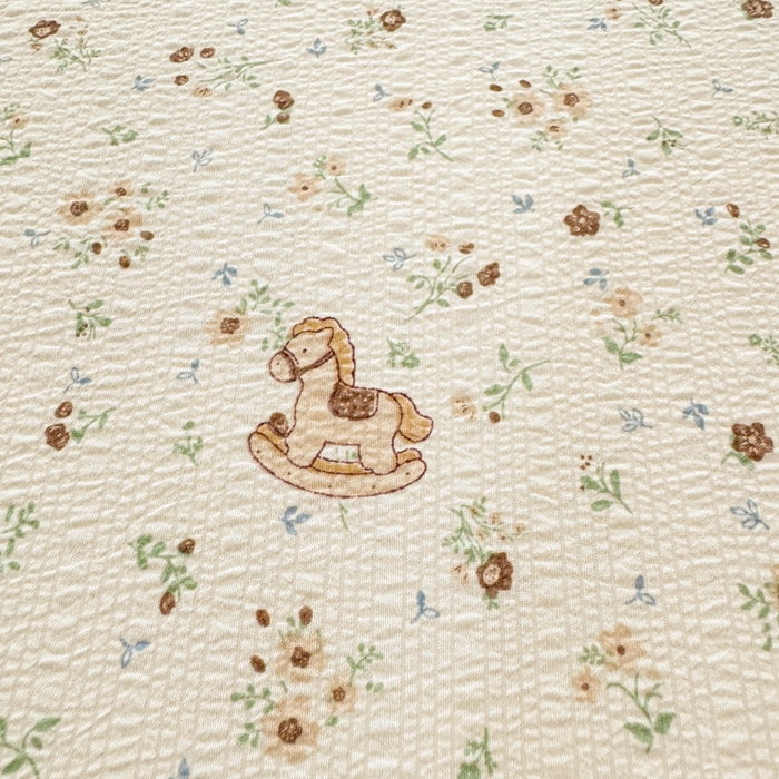 91家纺网 家纺一手货源 找家纺 梵朴 2026新款A类泡芙纱云感邹邹纱双层纱单床单 木马小花