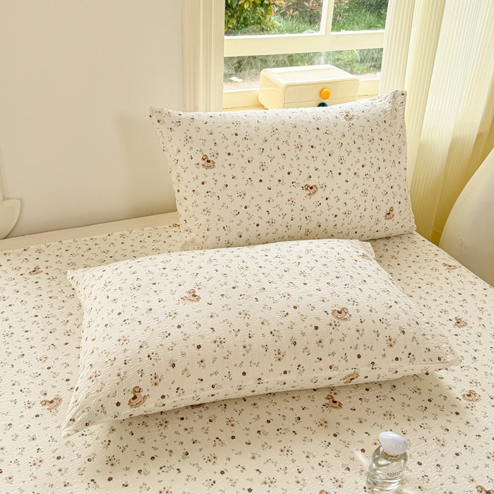 91家纺网 家纺一手货源 找家纺 梵朴 2026新款A类泡芙纱云感邹邹纱双层纱单床单 木马小花