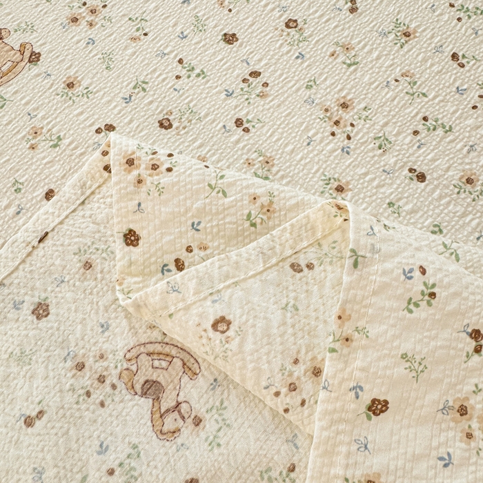 91家纺网 家纺一手货源 找家纺 梵朴 2026新款A类泡芙纱云感邹邹纱双层纱单床单 木马小花