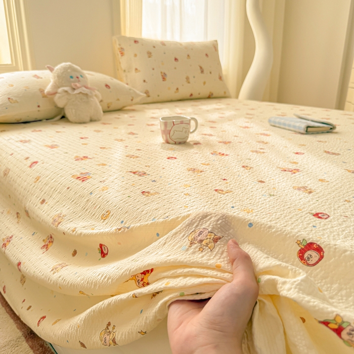 91家纺网 家纺一手货源 找家纺 梵朴 2026新款A类泡芙纱云感邹邹纱双层纱单床单 星星玩偶黄