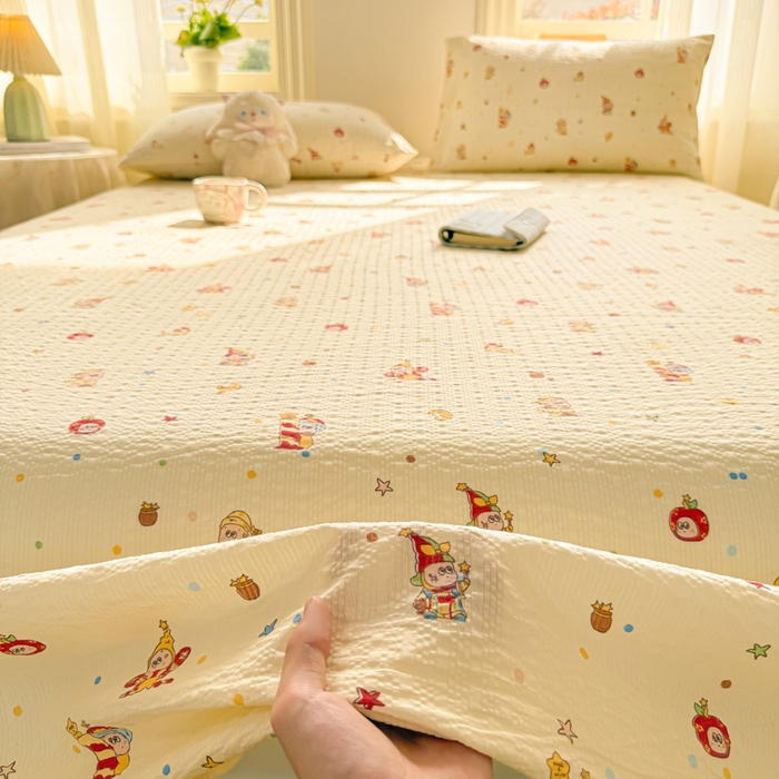 91家纺网 家纺一手货源 找家纺 梵朴 2026新款A类泡芙纱云感邹邹纱双层纱单床单 星星玩偶黄