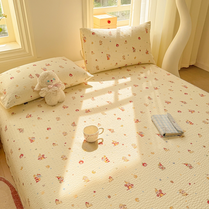 91家纺网 家纺一手货源 找家纺 梵朴 2026新款A类泡芙纱云感邹邹纱双层纱单床单 星星玩偶黄