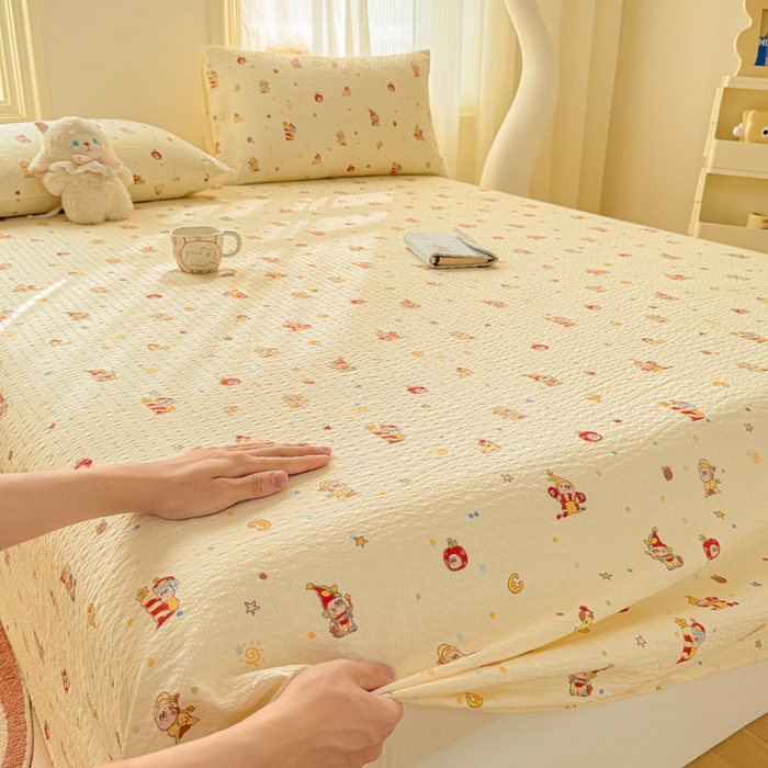 91家纺网 家纺一手货源 找家纺 梵朴 2026新款A类泡芙纱云感邹邹纱双层纱单床单 星星玩偶黄