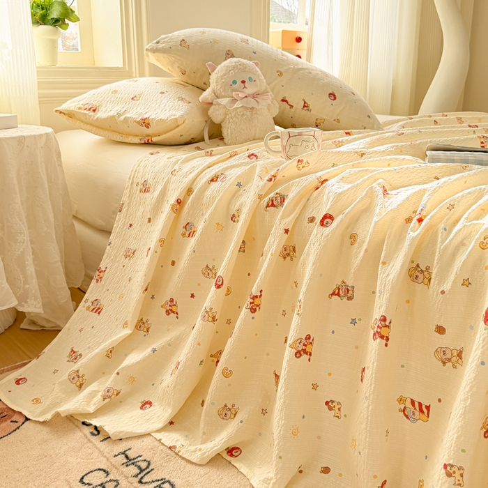 91家纺网 家纺一手货源 找家纺 梵朴 2026新款A类泡芙纱云感邹邹纱双层纱单床单 星星玩偶黄