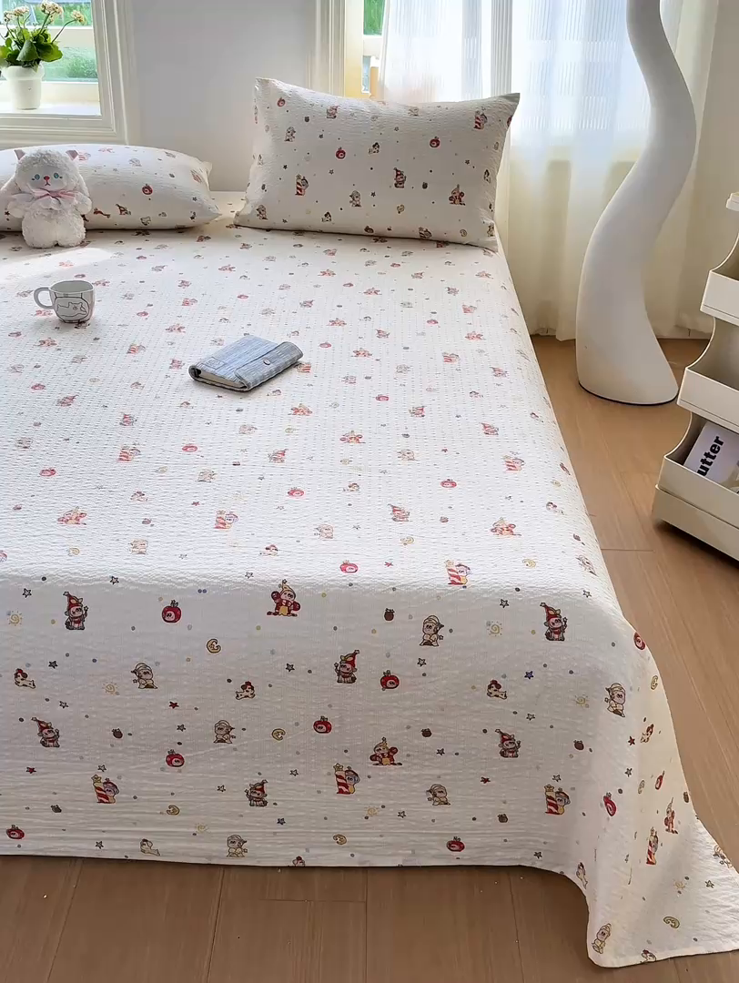 91家纺网 家纺一手货源 找家纺 梵朴 2026新款A类泡芙纱云感邹邹纱双层纱单床单 星星玩偶黄