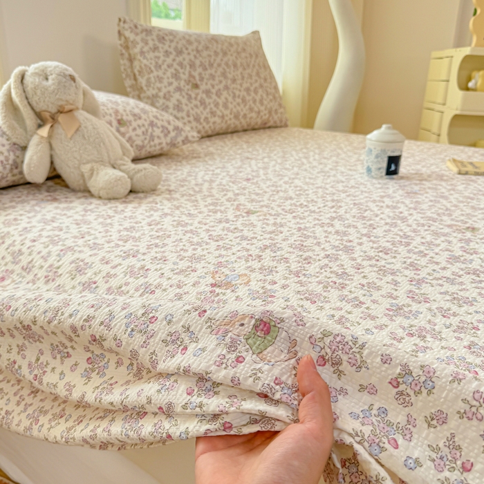 91家纺网 家纺一手货源 找家纺 梵朴 2026新款A类泡芙纱云感邹邹纱双层纱单床单 紫花兔