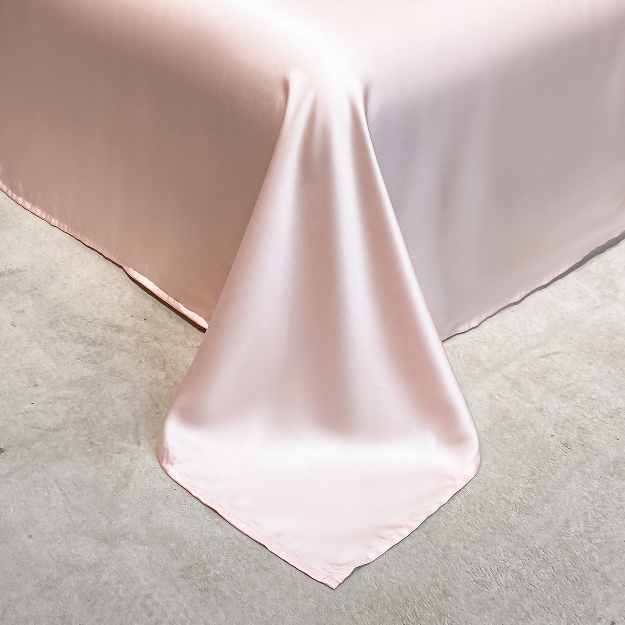 91家纺网 家纺一手货源 找家纺 如一 2026新款水洗冰丝刺绣三角针工艺夏被四件套 爱心结-白粉