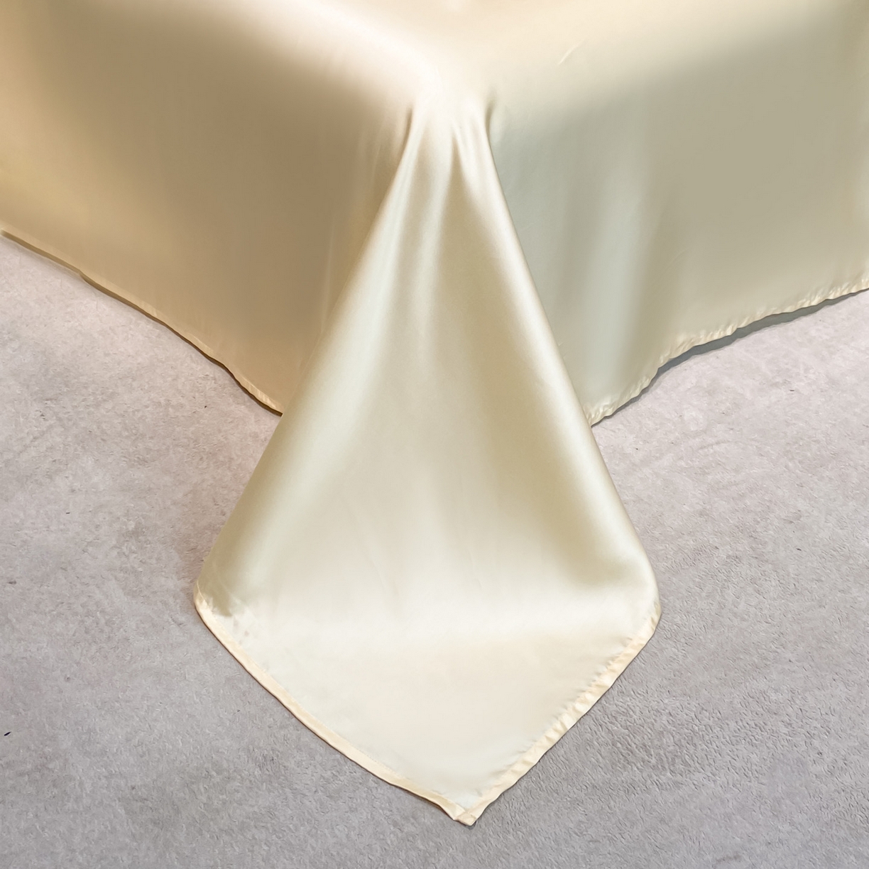 91家纺网 家纺一手货源 找家纺 如一 2026新款水洗冰丝刺绣三角针工艺夏被四件套 小马驹-绿米