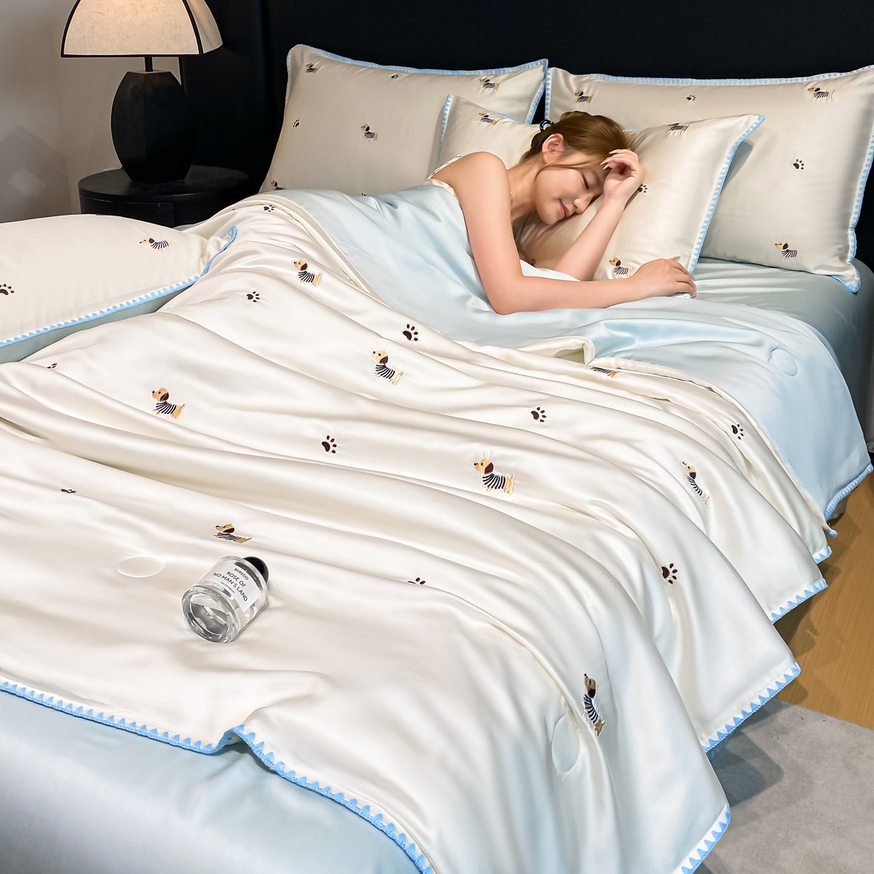 如一 2026新款水洗冰丝刺绣三角针工艺夏被四件套 腊肠犬-白蓝