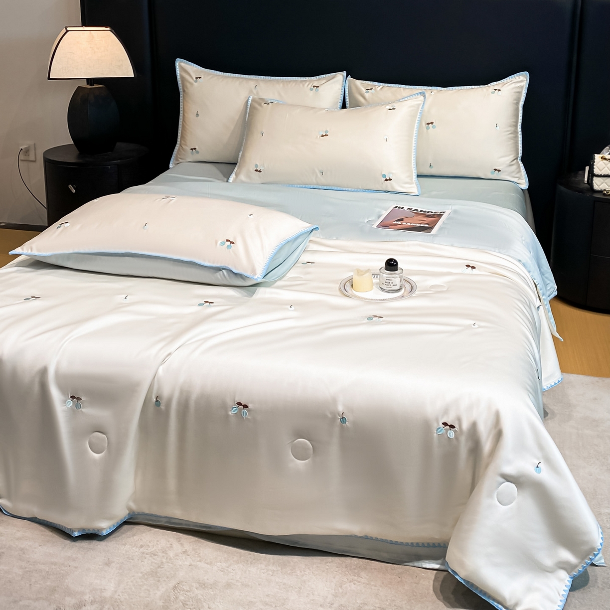91家纺网 家纺一手货源 找家纺 如一 2026新款水洗冰丝刺绣三角针工艺夏被四件套 甜荔枝-白蓝