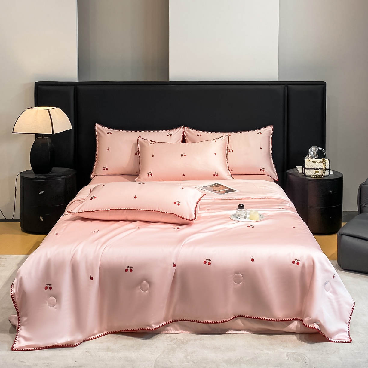 91家纺网 家纺一手货源 找家纺 如一 2026新款水洗冰丝刺绣三角针工艺夏被四件套 甜荔枝-粉红