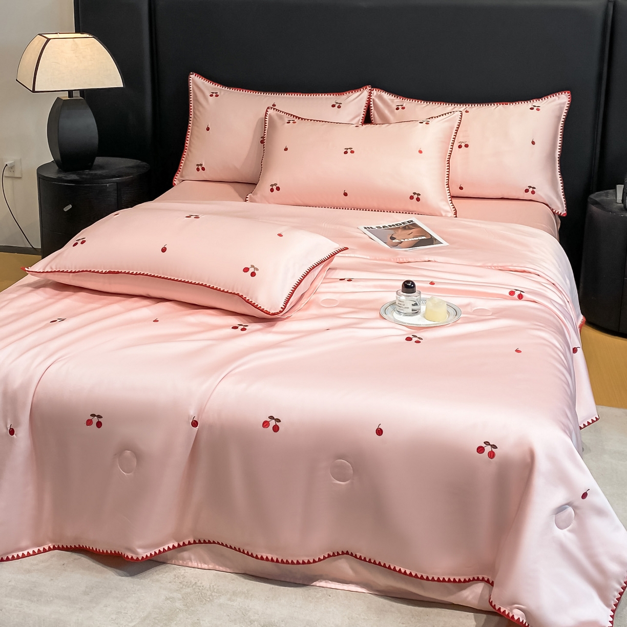 91家纺网 家纺一手货源 找家纺 如一 2026新款水洗冰丝刺绣三角针工艺夏被四件套 甜荔枝-粉红