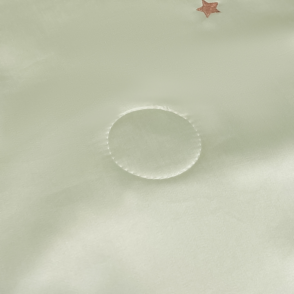 91家纺网 家纺一手货源 找家纺 如一 2026新款水洗冰丝刺绣三角针工艺夏被四件套 小马驹-绿米