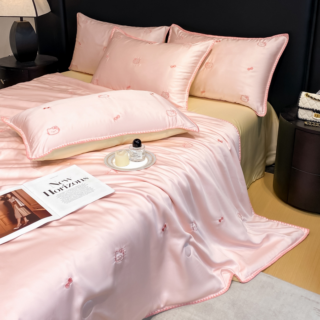 91家纺网 家纺一手货源 找家纺 如一 2026新款水洗冰丝刺绣三角针工艺夏被四件套 可美猫-粉米