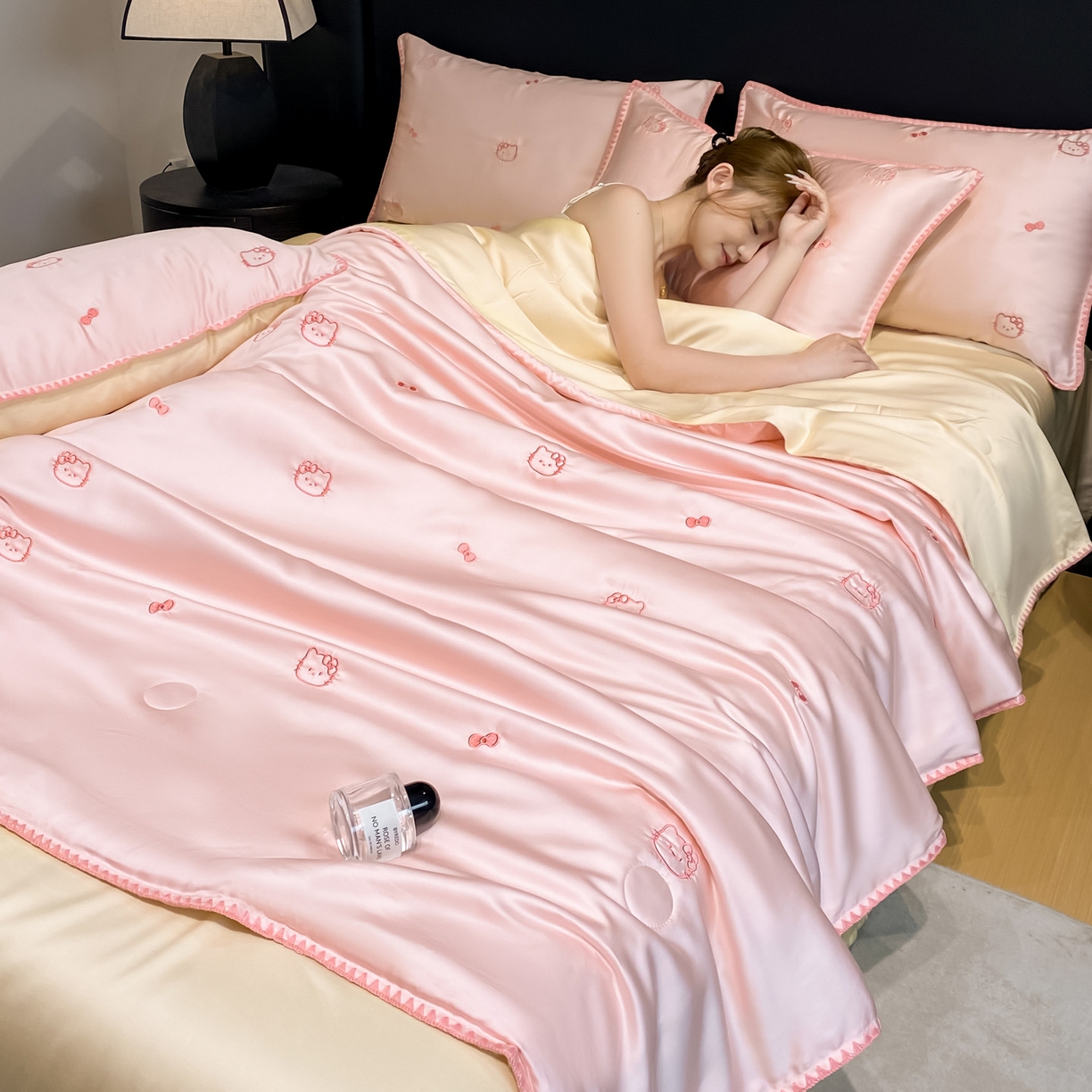 如一 2026新款水洗冰丝刺绣三角针工艺夏被四件套 可美猫-粉米