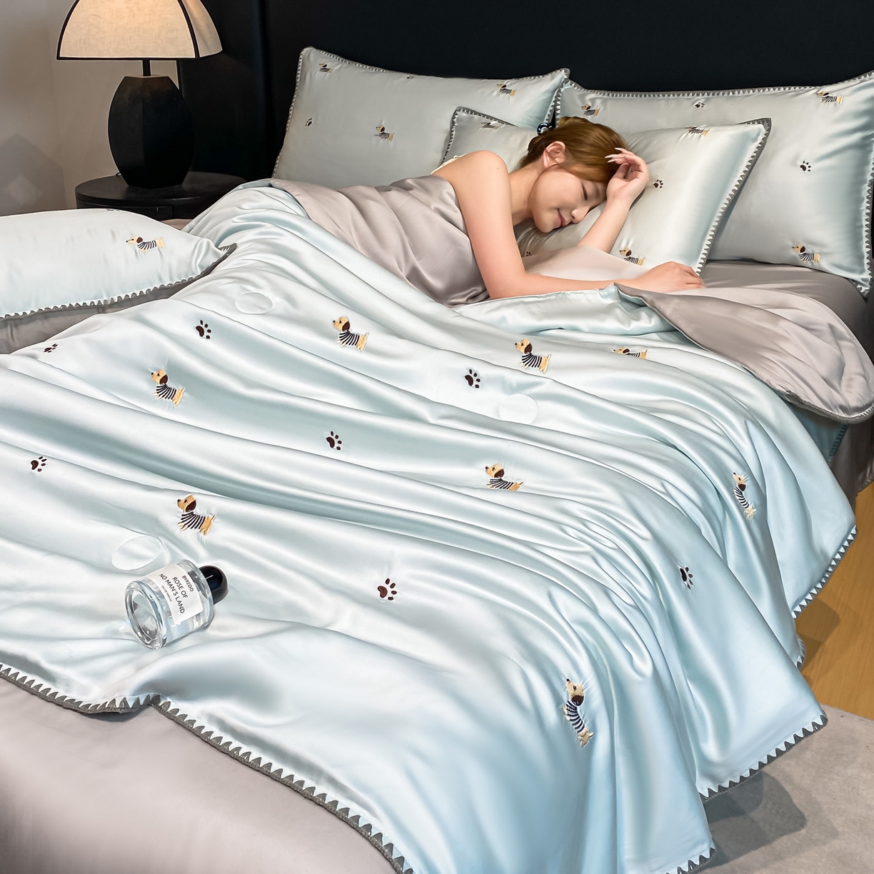 如一 2026新款水洗冰丝刺绣三角针工艺夏被四件套 腊肠犬-蓝灰