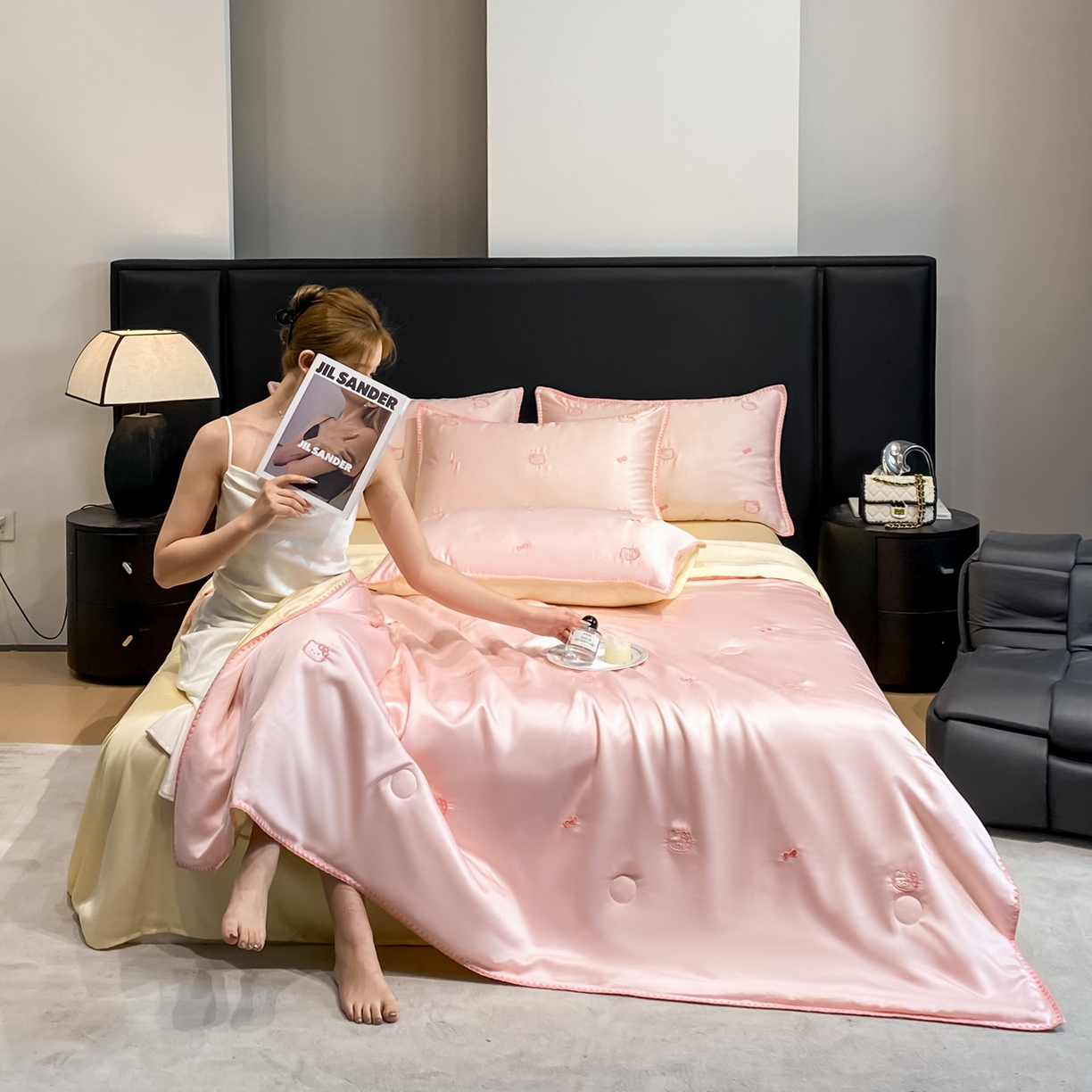 91家纺网 家纺一手货源 找家纺 如一 2026新款水洗冰丝刺绣三角针工艺夏被四件套 可美猫-粉米