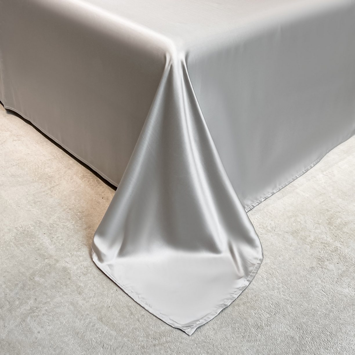 91家纺网 家纺一手货源 找家纺 如一 2026新款水洗冰丝刺绣三角针工艺夏被四件套 腊肠犬-蓝灰