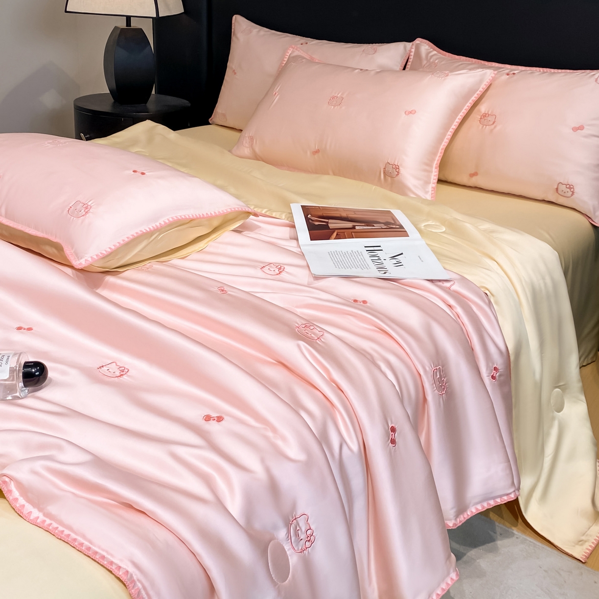 91家纺网 家纺一手货源 找家纺 如一 2026新款水洗冰丝刺绣三角针工艺夏被四件套 可美猫-粉米