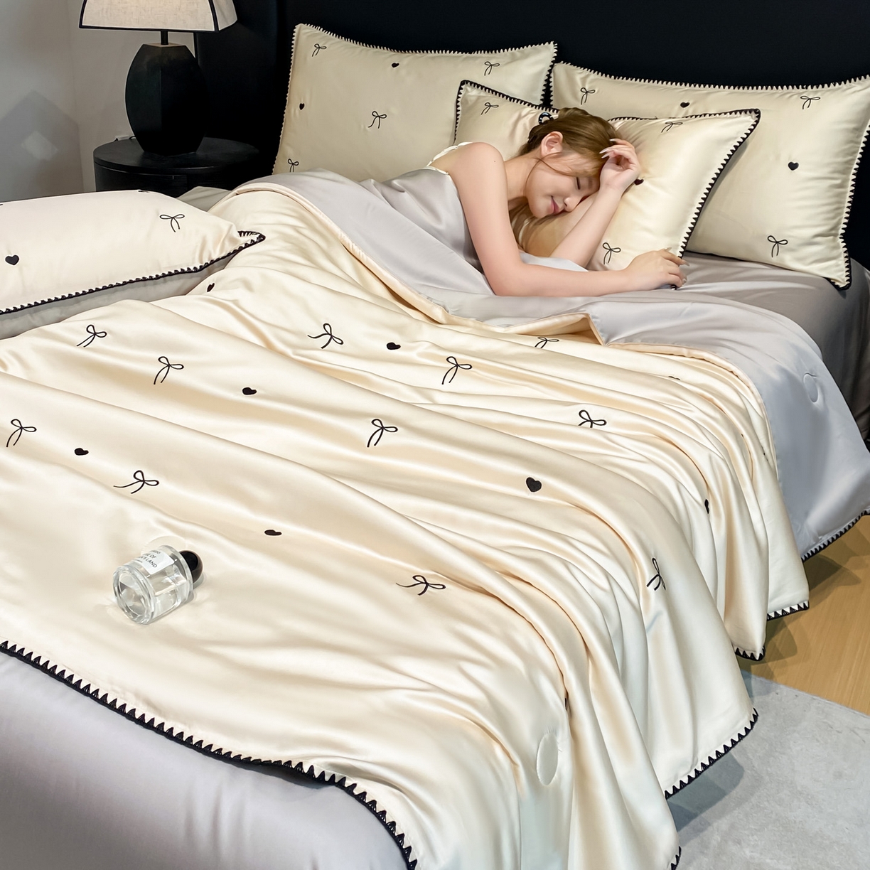 如一 2026新款水洗冰丝刺绣三角针工艺夏被四件套 爱心结-杏灰